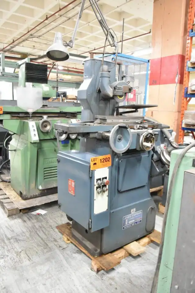 Rectifieuse Jones 540P surface grinder in Other in Drummondville - Image 3