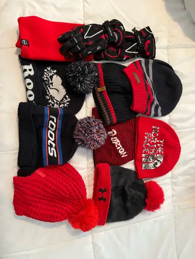 Lot de tuques, View more