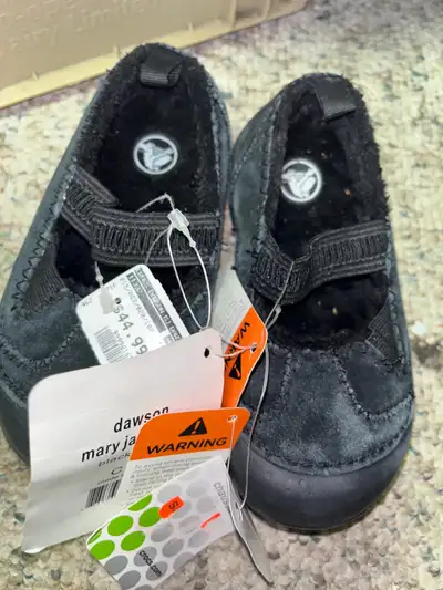 Brand new crocs shoes girls/chaussures enfants filles Neuf , View more