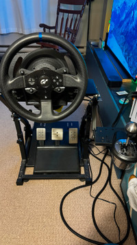 Racing wheel with gear changer and free steering wheel stand