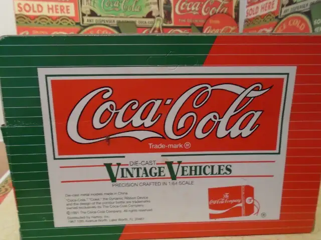 Semi remorque coca-cola Mack truck modele CJ in Arts & Collectibles in Lévis - Image 4