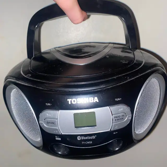 Cd player + Radio boombox in General Electronics in Oshawa / Durham Region - Image 2