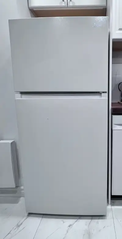 Frigo Midea 14 pi³ – 1 an d’usage – doit partir vite, View more