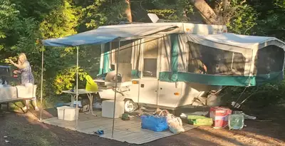 Reliable, upgraded pop-up camper with many extras. Solar panel system for off-grid camping – with go...