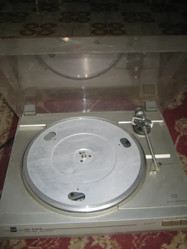 VINTAGE 'DUAL' CS 616 Q Direct Drive Turntable in Stereo Systems & Home Theatre in Oshawa / Durham Region - Image 3