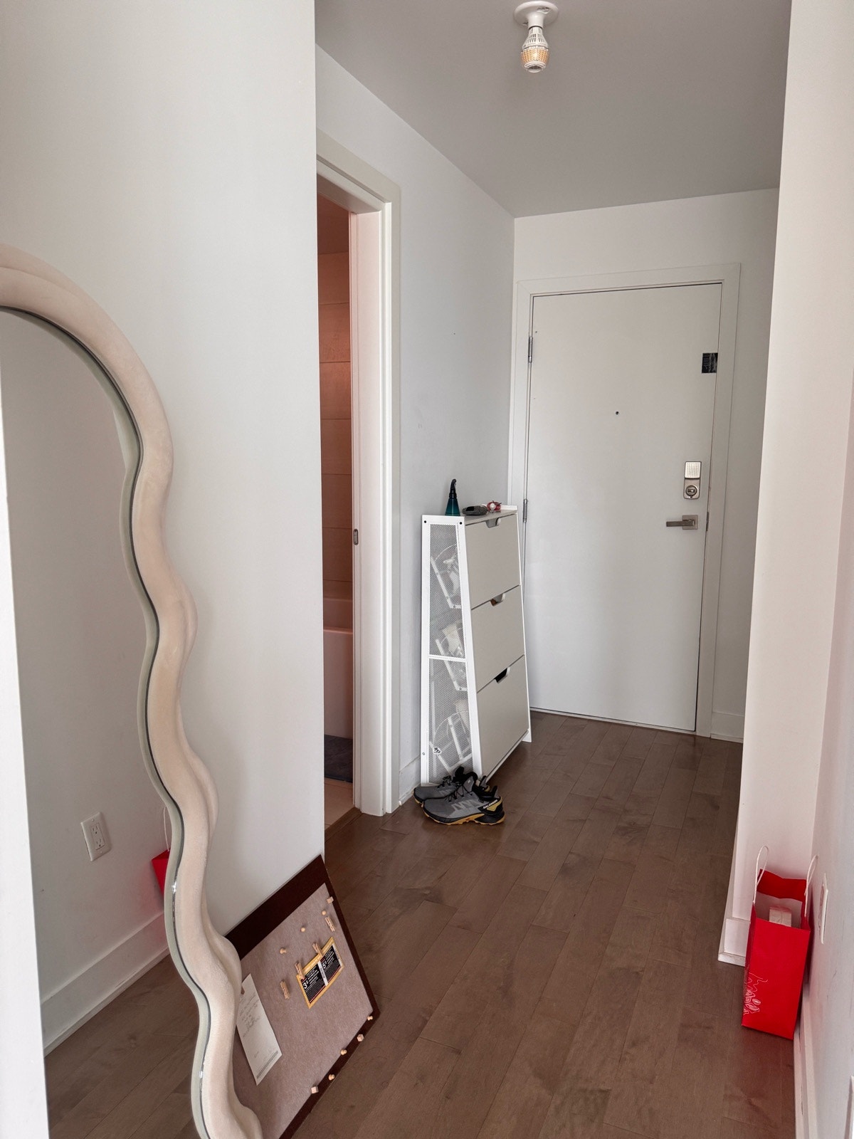 Montréal Downtown 2B Lease Assignment with furniture FREE — photo 1