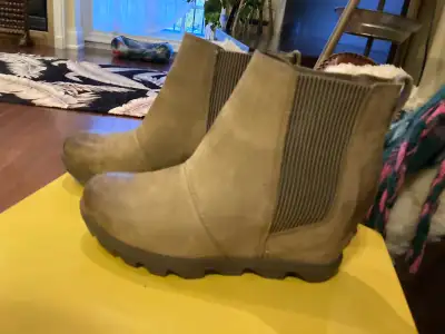 Sorel wedge boots (women’s size 8), View more