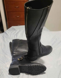 Bottes noires/ black boots size 7