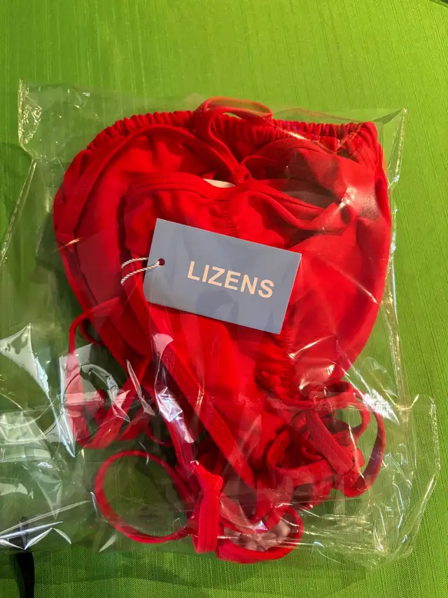 Lizens two-pieces swimmer size (L ) color Red in Multi-item in City of Toronto - Image 6