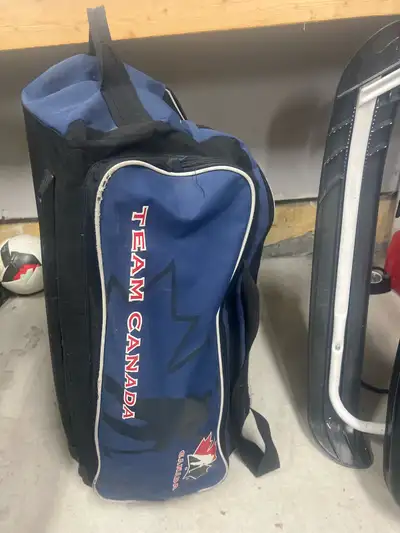 complete hockey equipment - very good condition , View more