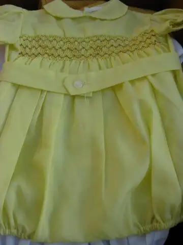 VÊTEMENTS POUR ENFANTS ET BÉBÉS DE COLLECTION  NID D'ABEILLE, View more