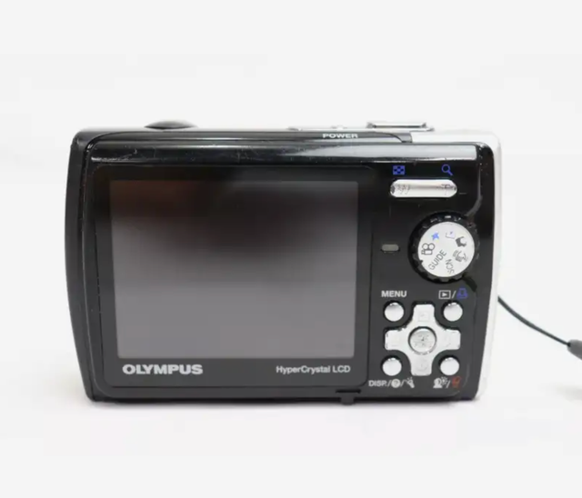 《 For Parts / Repair 》Olympus Stylus 850SW 8MP Waterproof Camera in Cameras & Camcorders in City of Toronto - Image 3