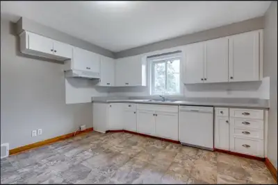 2 bedrooms available for rent from march 1st. It is 3 bedrooms house with shared kitchen and bathroo...