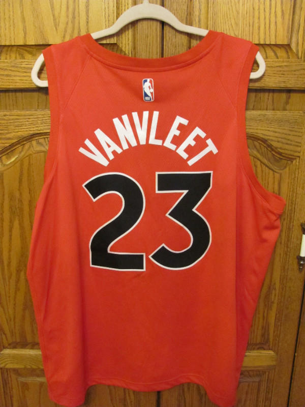 NBA  Vanvleet #23  Toronto Raptors Jersey in Arts & Collectibles in Edmonton - Image 2