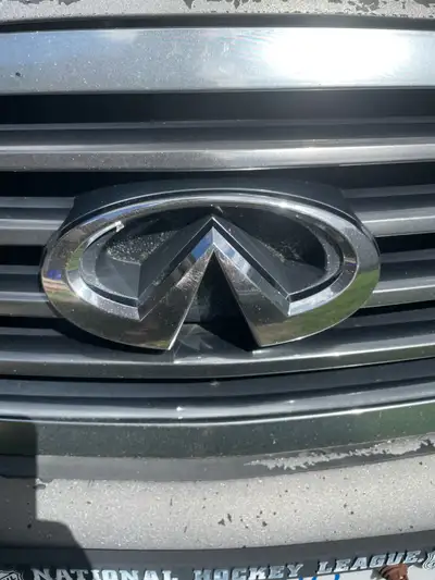 Fenders are good Headlights are foggy Doors are good Leather seats are good If you’re serious, messa...