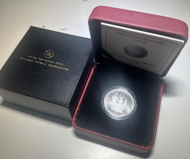 $3 2013 Fishing - Pure Silver Coin 7.96 grams MINTAGE 15 000 in Arts & Collectibles in Gatineau - Image 4