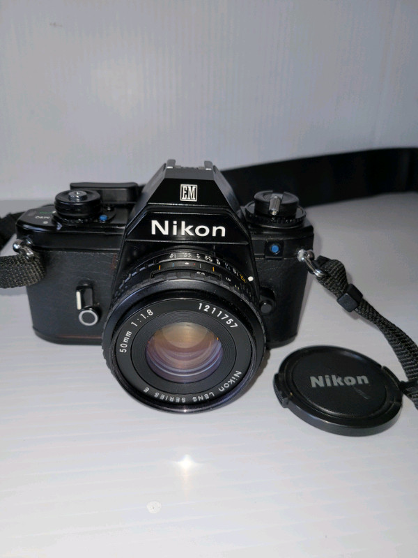 Nikon  EM SLR 35mm Film Camera W/ 50mm F/ 1.8 Lens  dans Autre  à Ville de Montréal - Image 3
