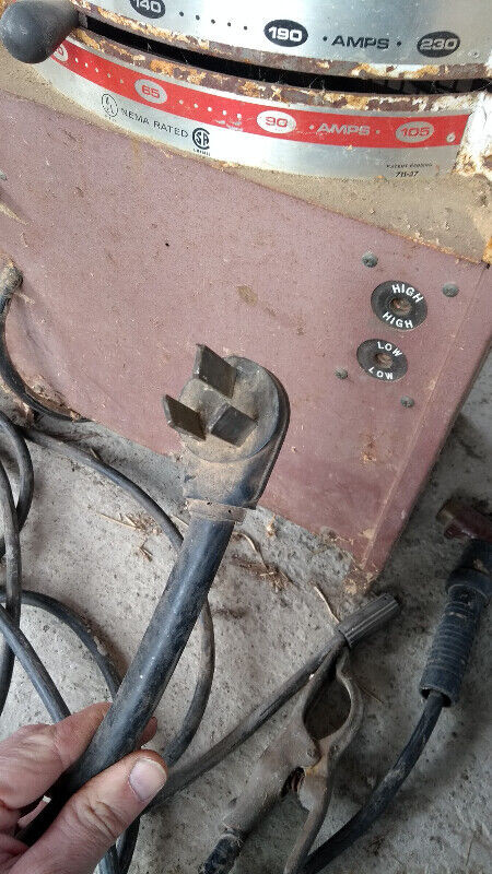 Old Welder,comes with cables. 100$ in Power Tools in Vernon - Image 2