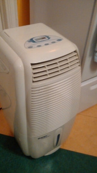 Broken Danby Dehumidifier, circulates air -- fan works, $5 each