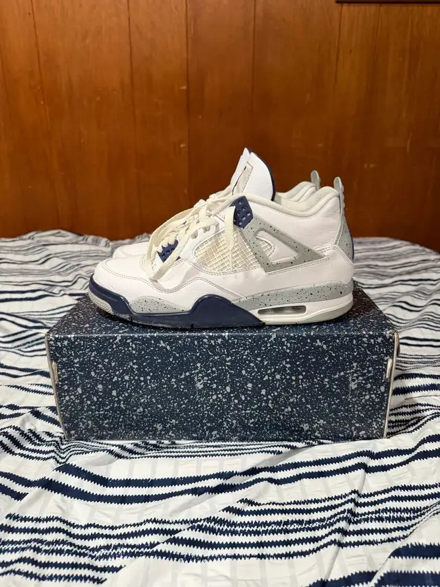 Jordan 4 Retro Midnight Navy in Men's Shoes in Calgary - Image 4