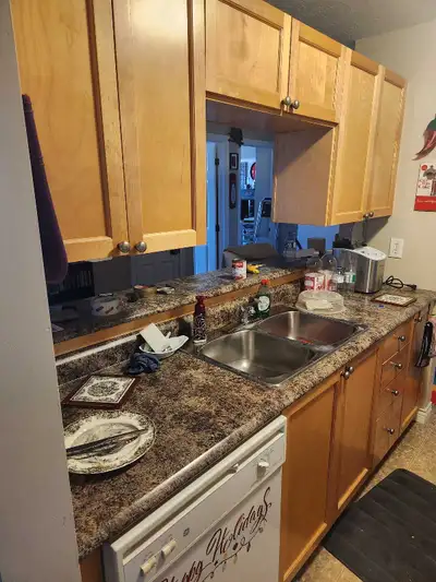 Large 2 bed 1 bath apartment. In unit laundry. Internet included. Tennant responsible for power. Ren...