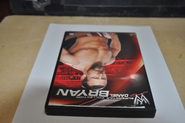 WWE dvd Superstar Collection daniel bryan wrestling 2012 roh nxt dans Art et objets de collection  à Victoriaville - Image 3