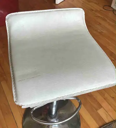 Chaise haute À DONNER, View more
