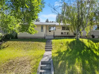 Beautiful furnished home in Mayland Heights. Close to Downtown!