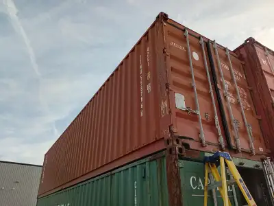 40 ft Standard Shipping Container/Seacan 20' used containers also available. Call Tanya to schedule...