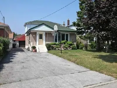 Room Rent (2nd Fl) W/washroom, Kennedy Sub (Danforth Rd & Eglin)