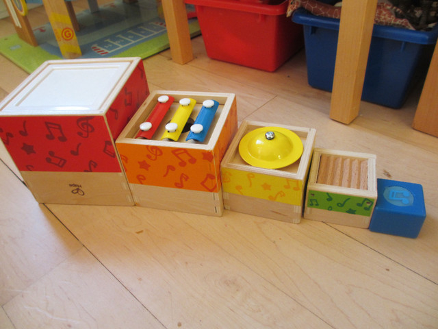 Boîtes musicales gigognes marque HAPE dans Jouets et jeux  à Ville de Montréal