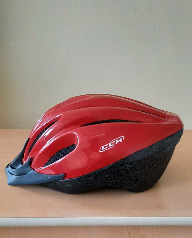 CCM Bike Helmet  in Clothing, Shoes & Accessories in Mississauga / Peel Region - Image 2
