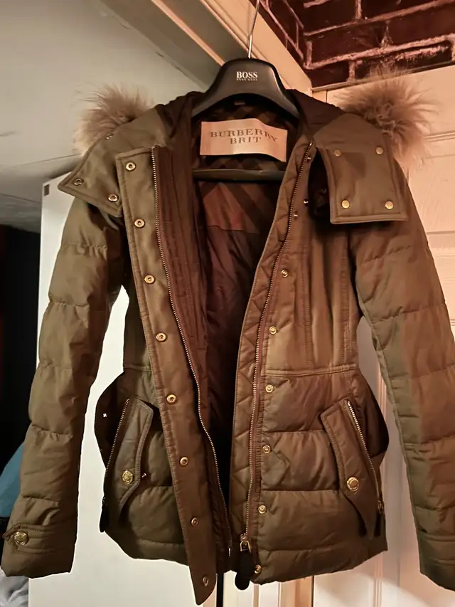 Beutifull Burberry winter coat  in Women's - Tops & Outerwear in Markham / York Region - Image 2