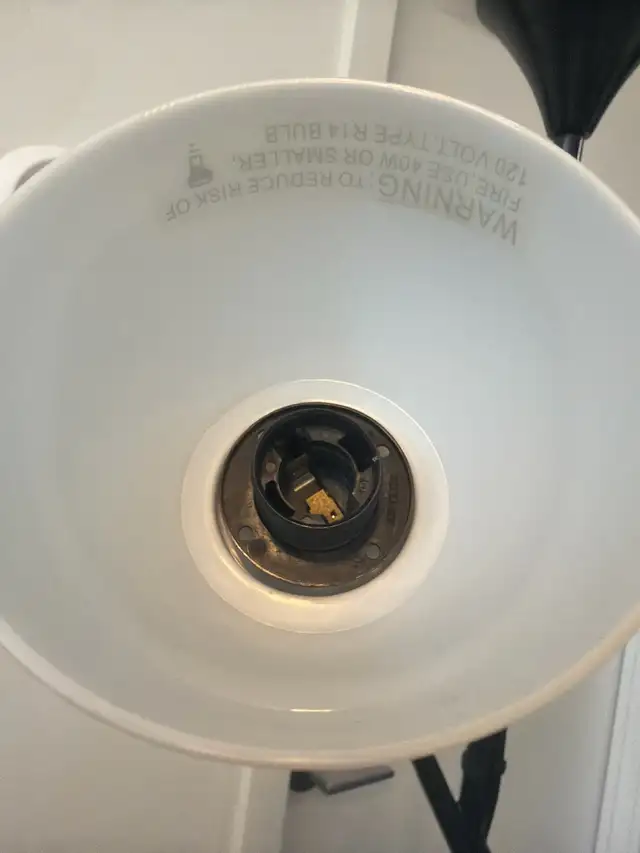 Floor Lamp in Indoor Lighting & Fans in Oshawa / Durham Region - Image 4