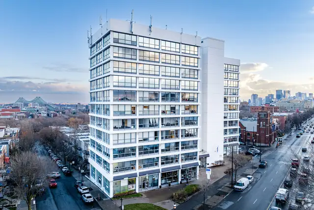 Restaurant/Café Space for Lease – 2120 Sherbrooke St E, in Commercial & Office Space for Rent in City of Montréal - Image 2