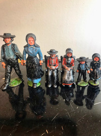 Antique Cast Iron Amish Figures & Salt Pepper & Shakers Lot of 6