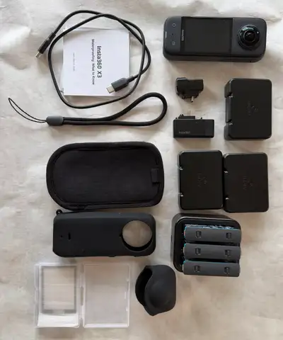 Insta360 X3 360° action camera with valuable accessories. This is an awesome setup for motorsports,...