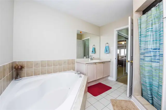 Private Room (Female Only) Brampton