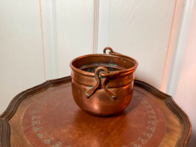 Vintage Copper Pot/Vase with a Handle  in Home Décor & Accents in Belleville - Image 3
