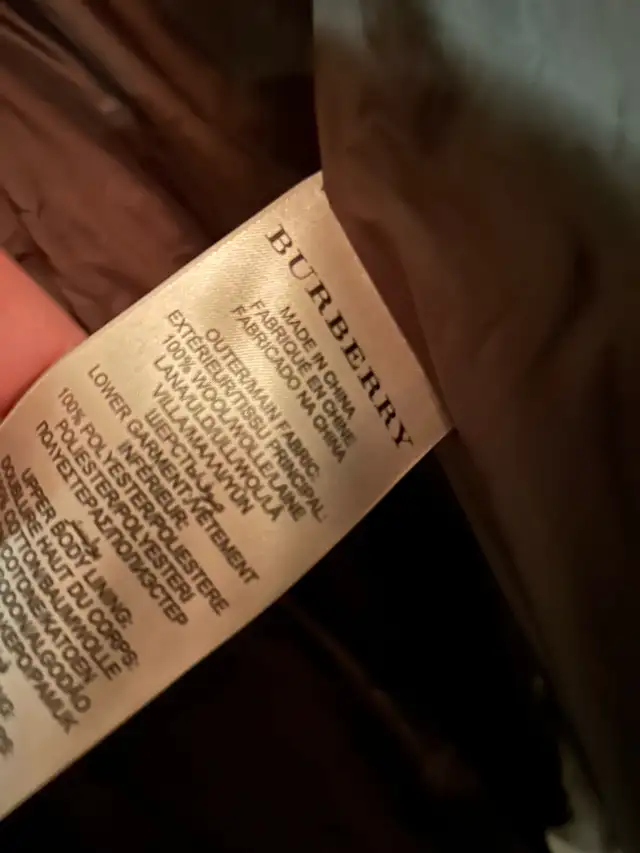 Beutifull Burberry winter coat  in Women's - Tops & Outerwear in Markham / York Region - Image 5