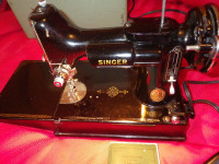 ANTIQUE SINGER SEWING MACHINE FEATHERWEIGHT MODEL 221 - 1
