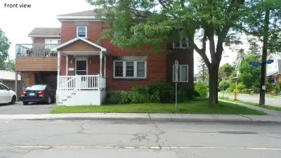 2 Beds 1 Bath House in Hintonburg-Westboro