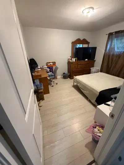 Private room with closet near downtown