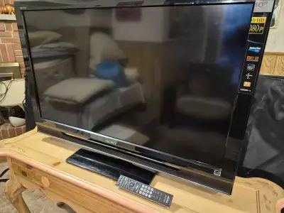 I am selling this used Sony Bravia 40-inch LCD television which offers a crisp 1080p Full HD resolut...