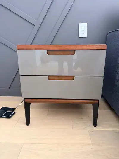 2 tables de chevet, View more