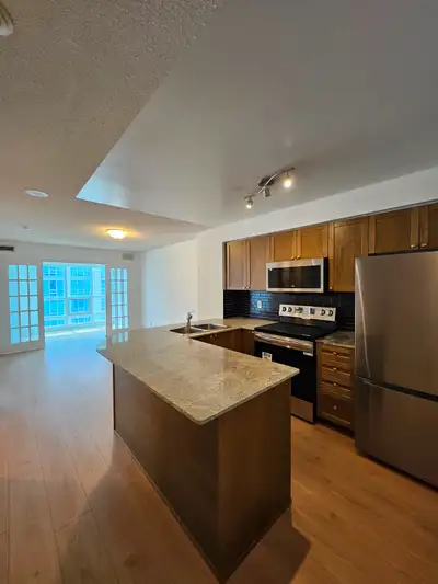 1 +1 newly renovated condo at Bay & College. (Den can be used as a 2nd bedroom) In close proximity t...