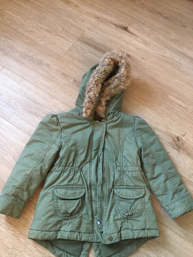 Girls Jacket in Clothing - 5T in Mississauga / Peel Region