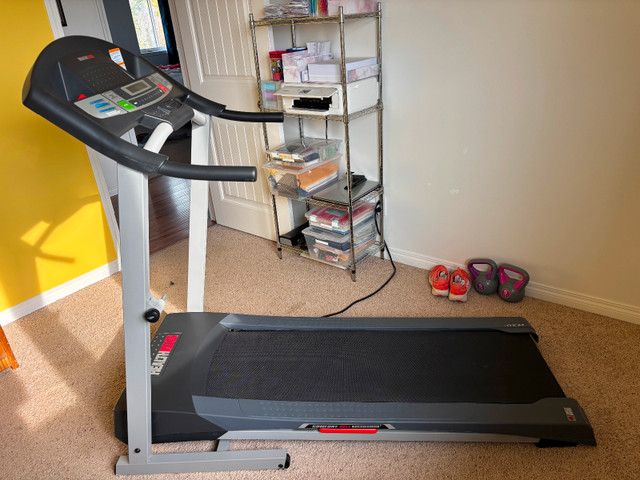 HealthRider Treadmill in Exercise Equipment in Moose Jaw