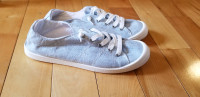 New Canvas Shoes Size 7.5/8