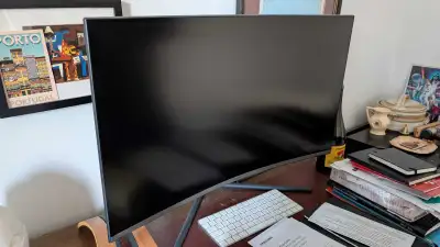 Samsung U32R590CWN 32" ViewFinity 4K UHD Curved Monitor Owned for a couple of years, great condition...